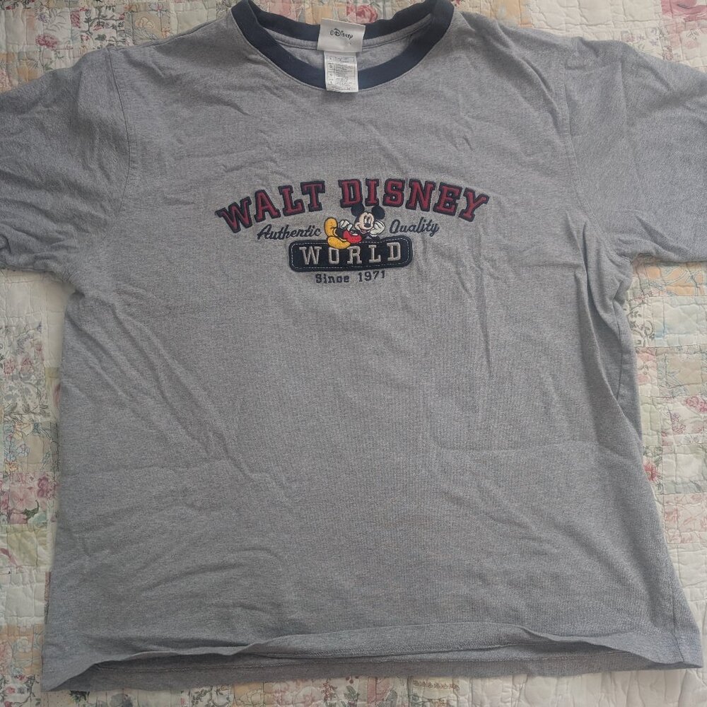 ⭐Bundle of Disney T-shirts⭐